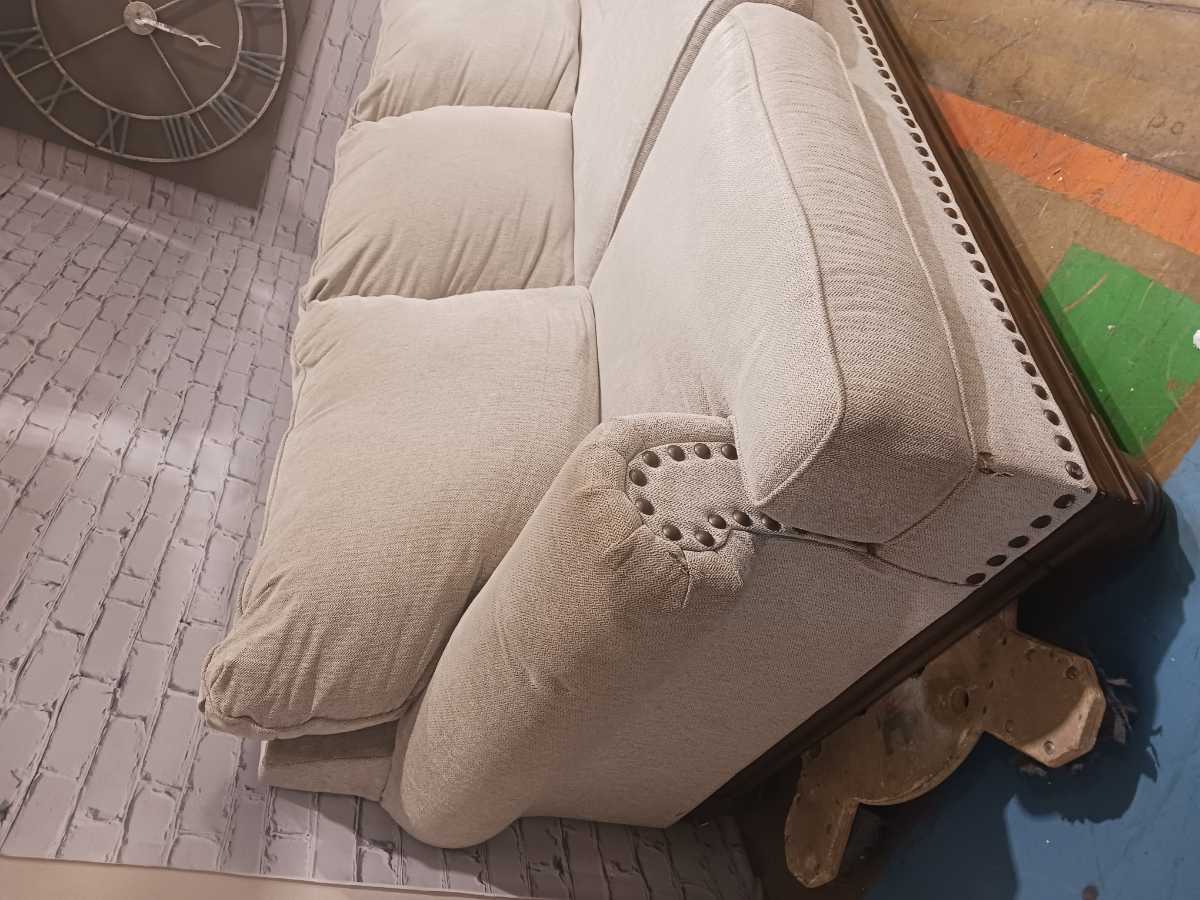 Harleson Sofa - Gallery Image 7